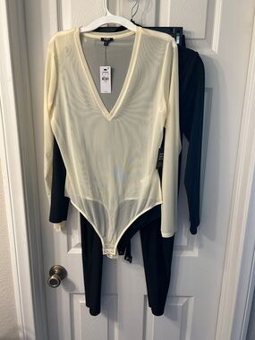 Express Sheer V-Neck Long Sleeve Bodysuit in Cream / Dark Gray / Leggings size M